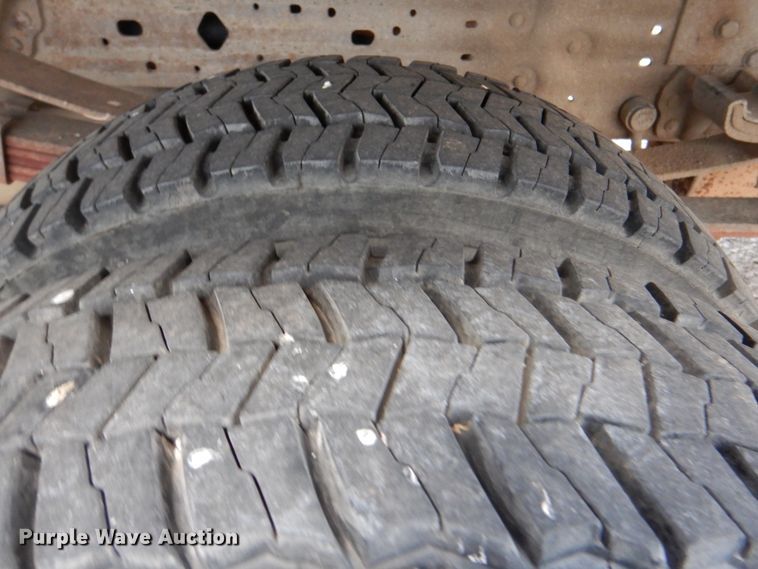 image for item IY9406 2006 Ford F450 Super Duty XL  flatbed truck