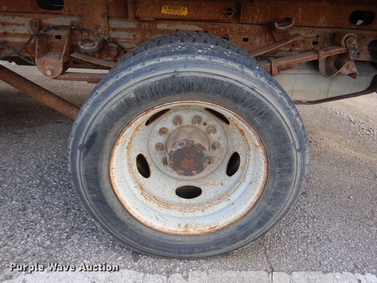 image for item IY9406 2006 Ford F450 Super Duty XL  flatbed truck