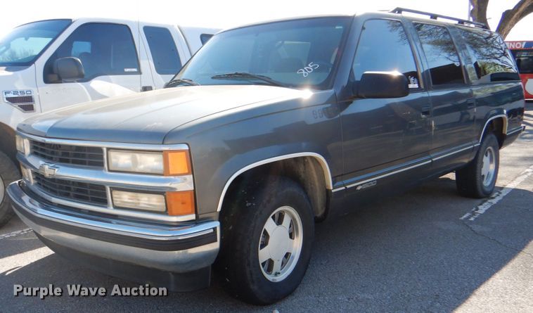 image for item IY9412 1999 Chevrolet Suburban  SUV