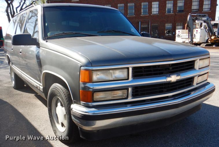 image for item IY9412 1999 Chevrolet Suburban  SUV