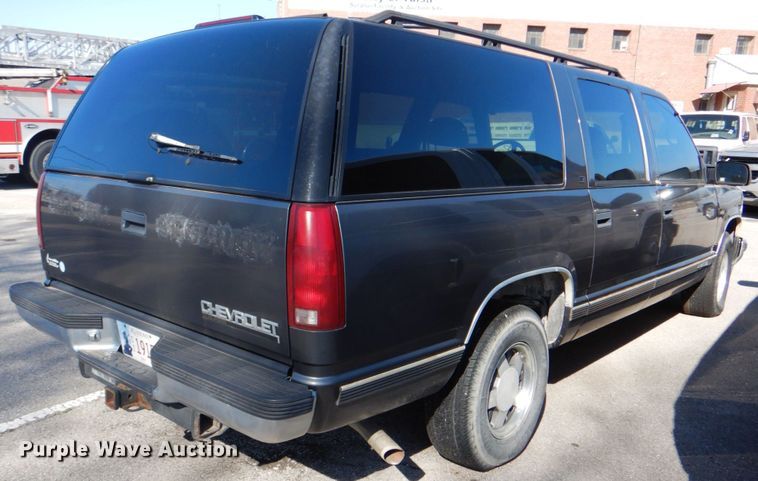 image for item IY9412 1999 Chevrolet Suburban  SUV