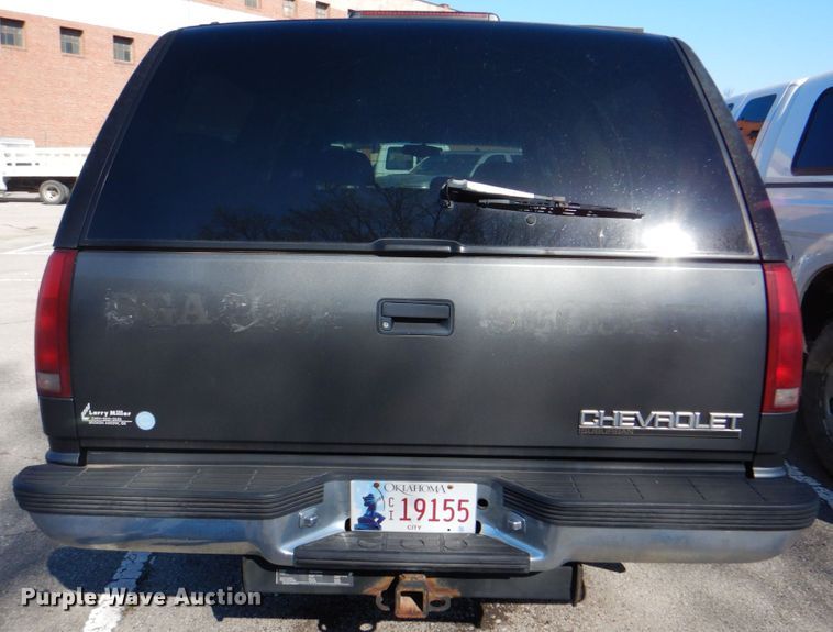 image for item IY9412 1999 Chevrolet Suburban  SUV