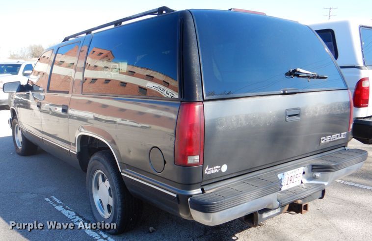 image for item IY9412 1999 Chevrolet Suburban  SUV