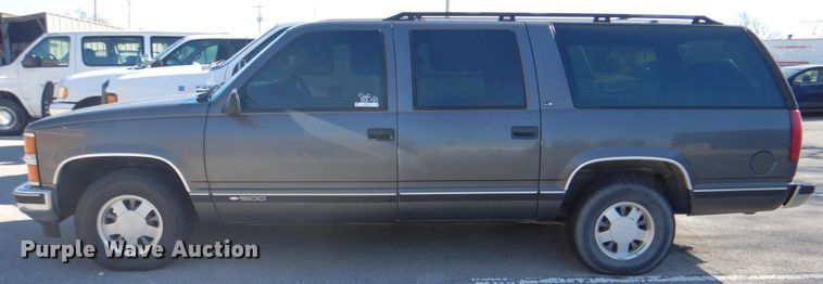 image for item IY9412 1999 Chevrolet Suburban  SUV