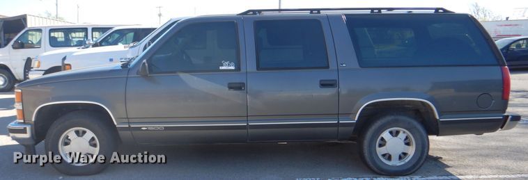 image for item IY9412 1999 Chevrolet Suburban  SUV