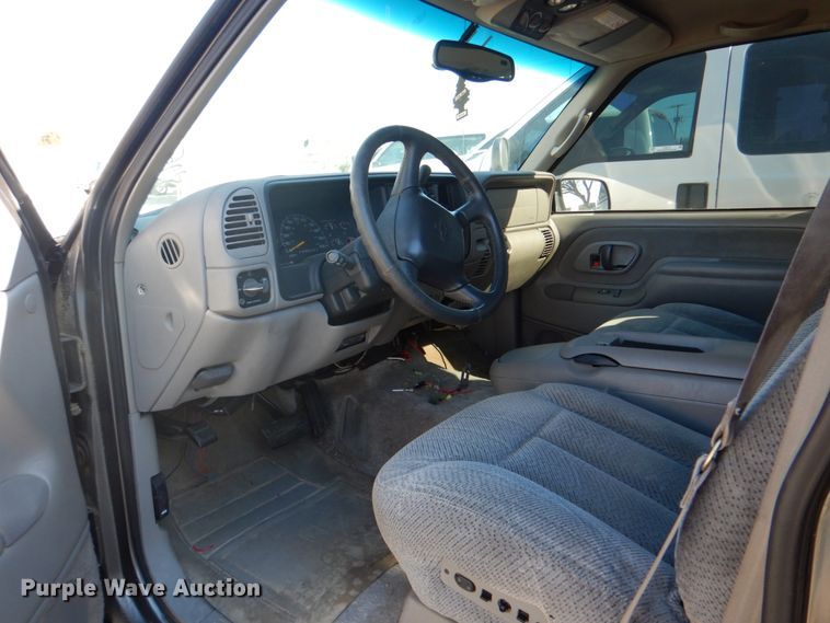 image for item IY9412 1999 Chevrolet Suburban  SUV