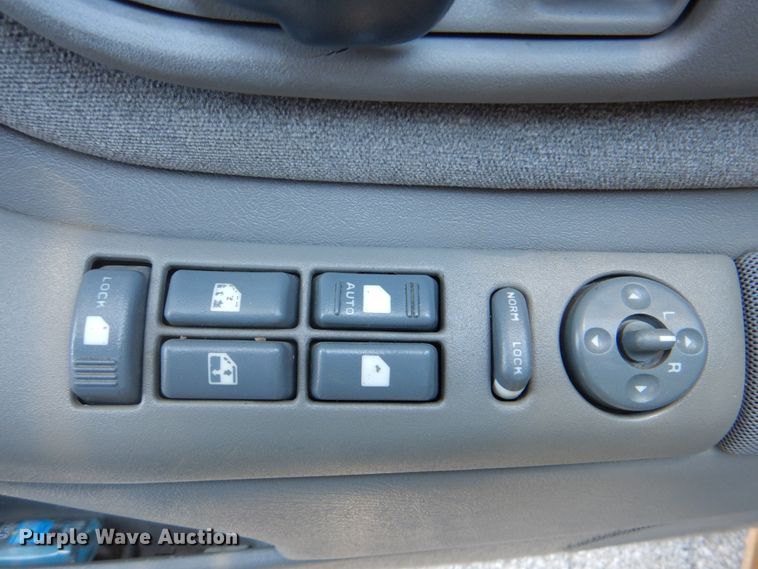 image for item IY9412 1999 Chevrolet Suburban  SUV