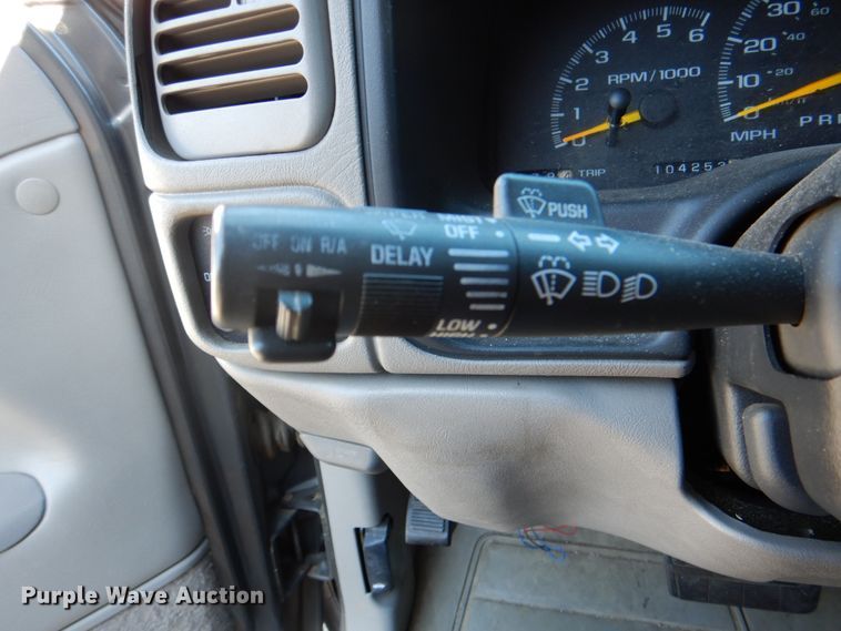 image for item IY9412 1999 Chevrolet Suburban  SUV