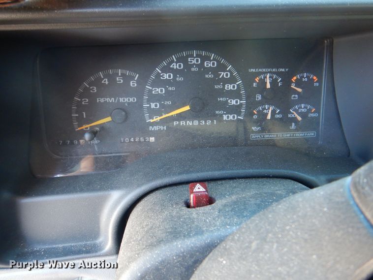 image for item IY9412 1999 Chevrolet Suburban  SUV