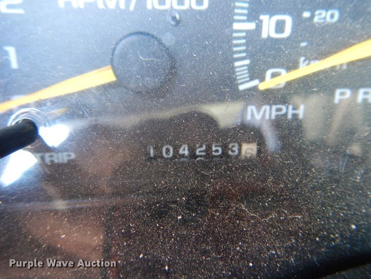 image for item IY9412 1999 Chevrolet Suburban  SUV