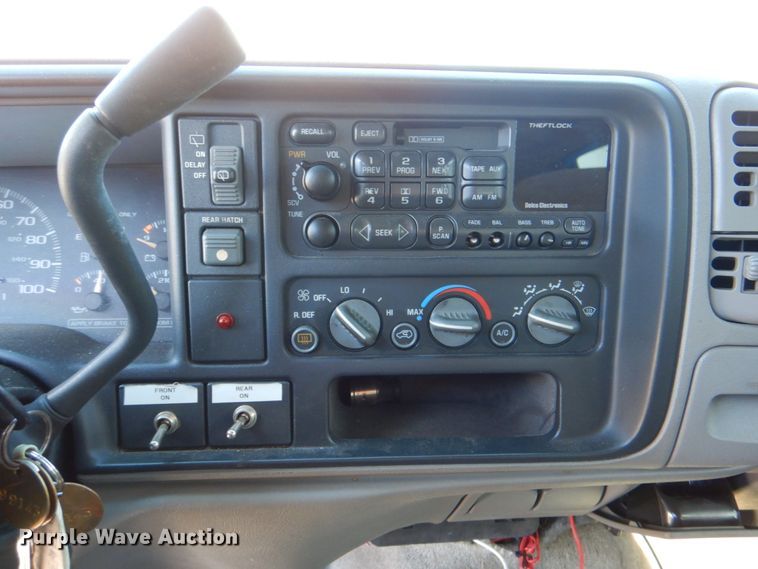 image for item IY9412 1999 Chevrolet Suburban  SUV