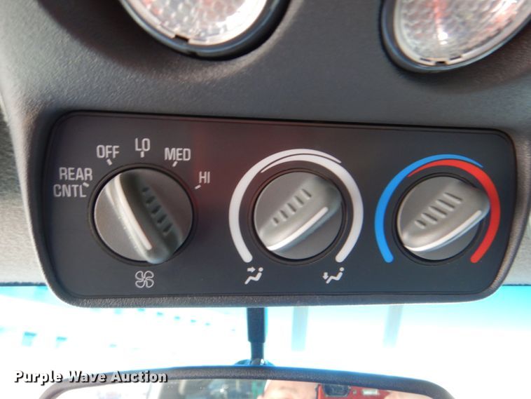 image for item IY9412 1999 Chevrolet Suburban  SUV