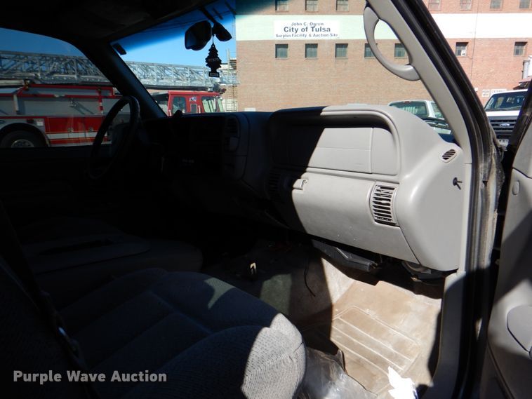 image for item IY9412 1999 Chevrolet Suburban  SUV