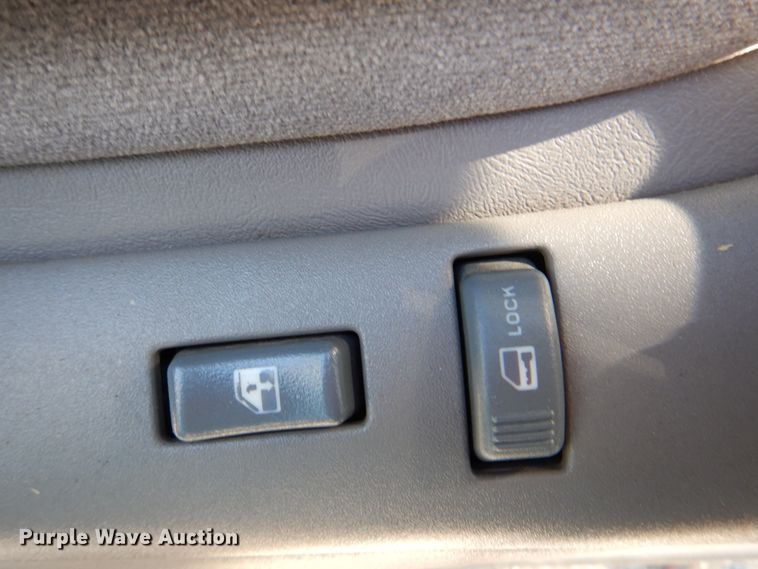 image for item IY9412 1999 Chevrolet Suburban  SUV