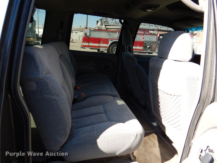 image for item IY9412 1999 Chevrolet Suburban  SUV