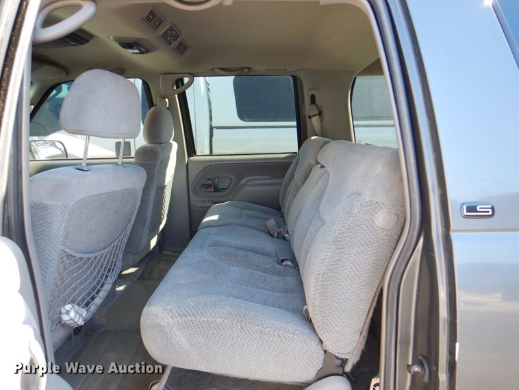image for item IY9412 1999 Chevrolet Suburban  SUV