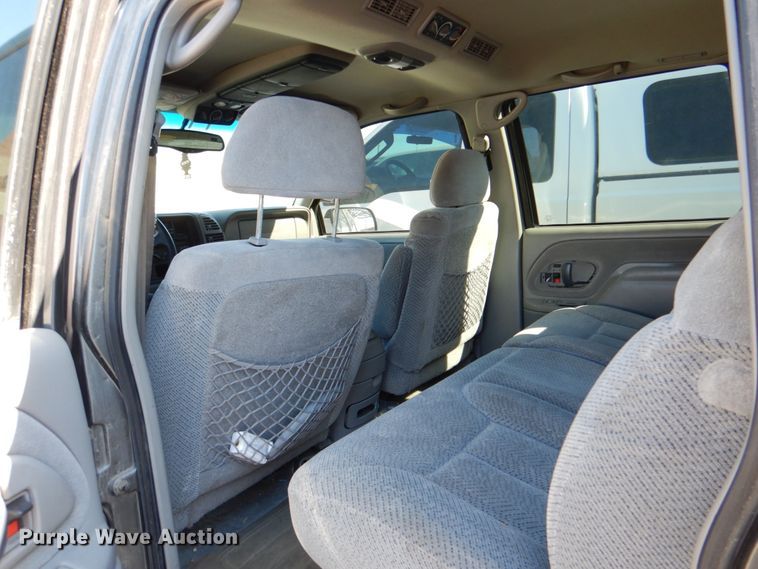 image for item IY9412 1999 Chevrolet Suburban  SUV