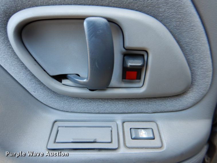image for item IY9412 1999 Chevrolet Suburban  SUV