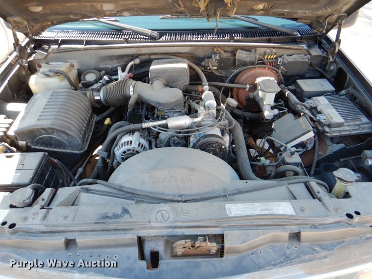 image for item IY9412 1999 Chevrolet Suburban  SUV