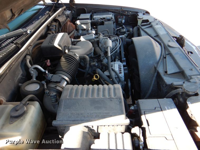 image for item IY9412 1999 Chevrolet Suburban  SUV