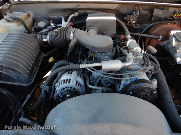 image for item IY9412 1999 Chevrolet Suburban  SUV