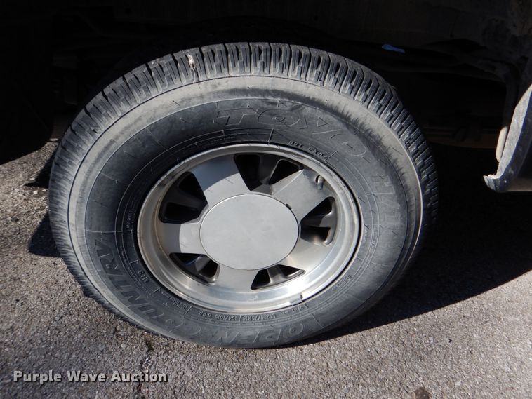 image for item IY9412 1999 Chevrolet Suburban  SUV