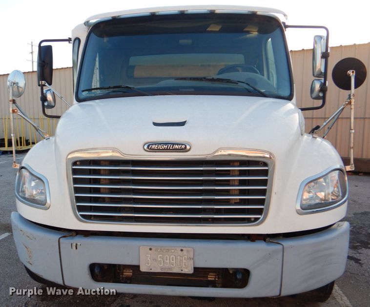 image for item IY9420 2005 Freightliner M2 Business Class  refuse truck