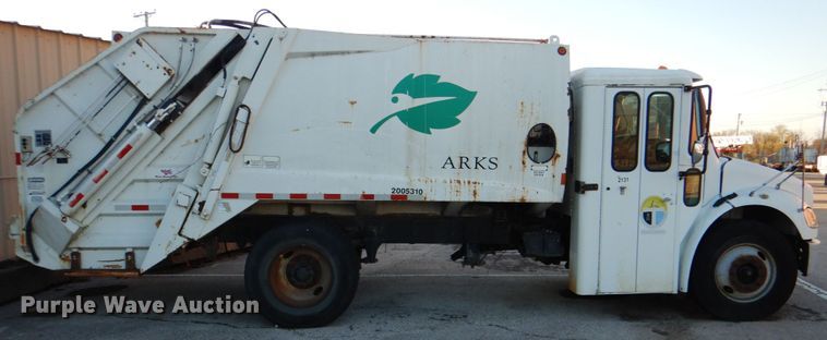 image for item IY9420 2005 Freightliner M2 Business Class  refuse truck