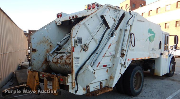 image for item IY9420 2005 Freightliner M2 Business Class  refuse truck