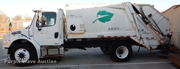 image for item IY9420 2005 Freightliner M2 Business Class  refuse truck