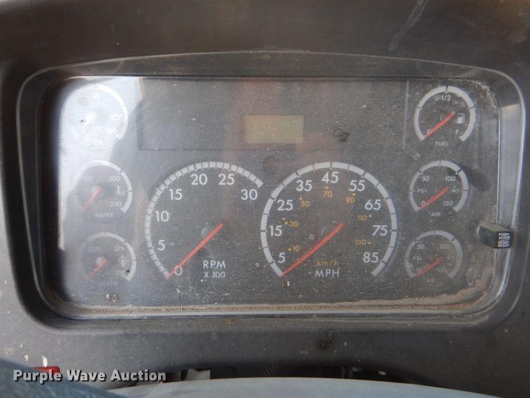 image for item IY9420 2005 Freightliner M2 Business Class  refuse truck