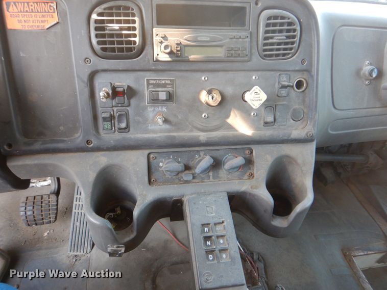 image for item IY9420 2005 Freightliner M2 Business Class  refuse truck