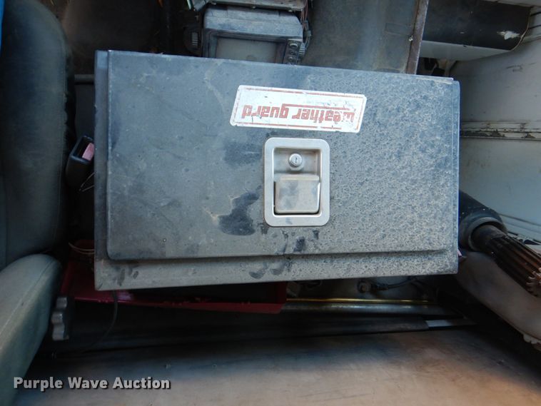 image for item IY9420 2005 Freightliner M2 Business Class  refuse truck