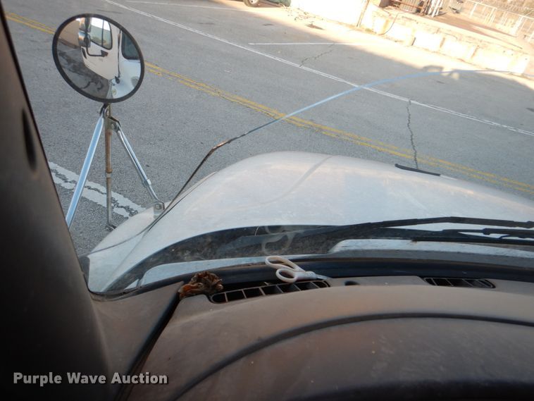 image for item IY9420 2005 Freightliner M2 Business Class  refuse truck