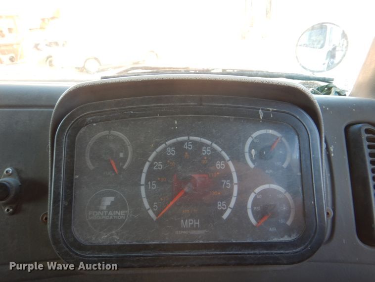 image for item IY9420 2005 Freightliner M2 Business Class  refuse truck