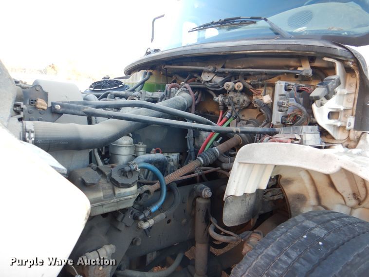 image for item IY9420 2005 Freightliner M2 Business Class  refuse truck