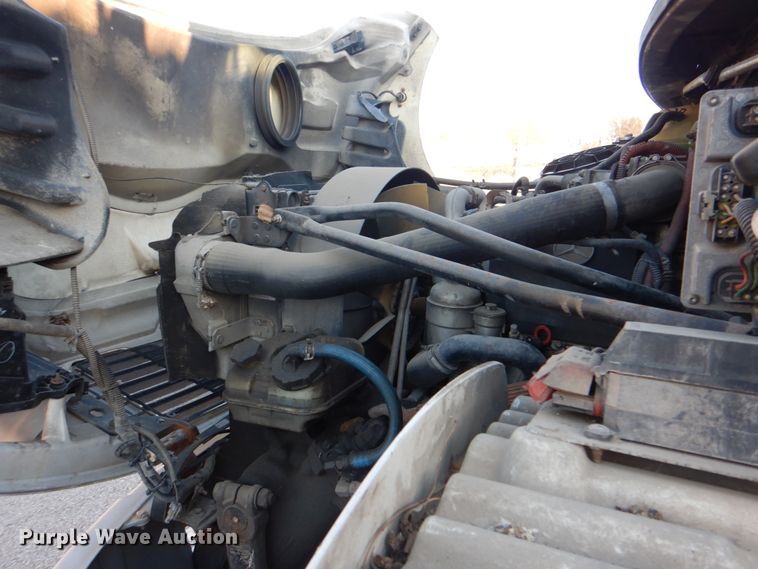 image for item IY9420 2005 Freightliner M2 Business Class  refuse truck