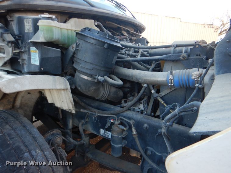 image for item IY9420 2005 Freightliner M2 Business Class  refuse truck