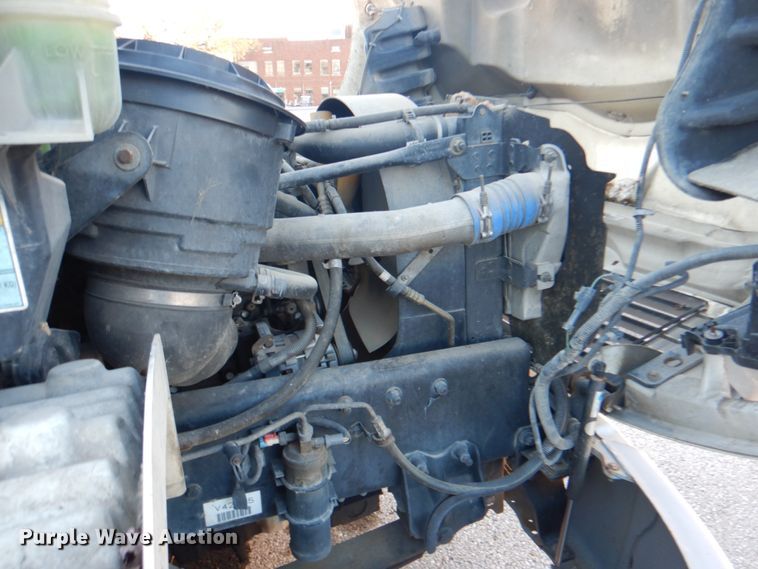 image for item IY9420 2005 Freightliner M2 Business Class  refuse truck