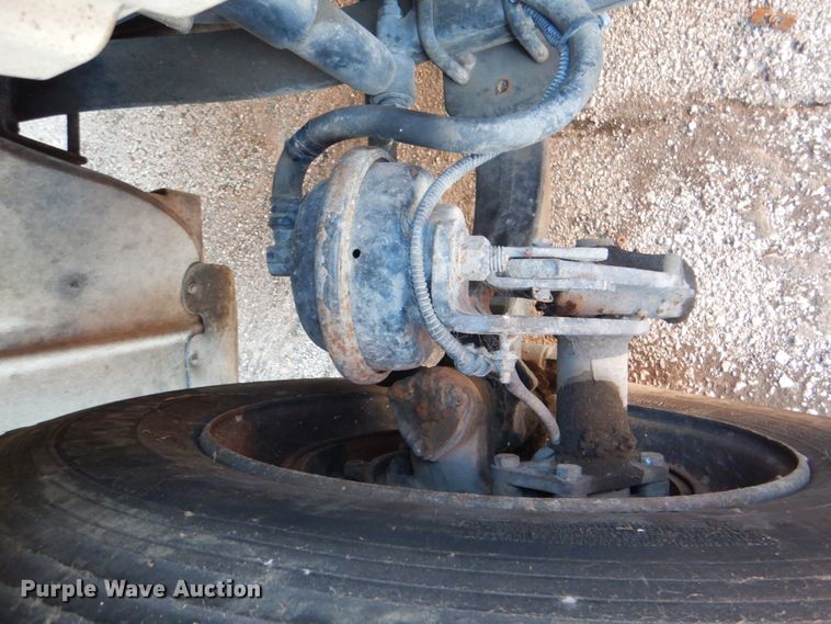 image for item IY9420 2005 Freightliner M2 Business Class  refuse truck