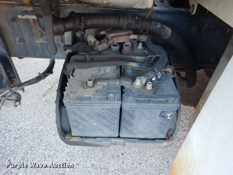 image for item IY9420 2005 Freightliner M2 Business Class  refuse truck