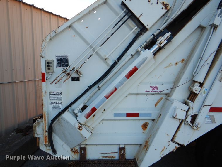 image for item IY9420 2005 Freightliner M2 Business Class  refuse truck