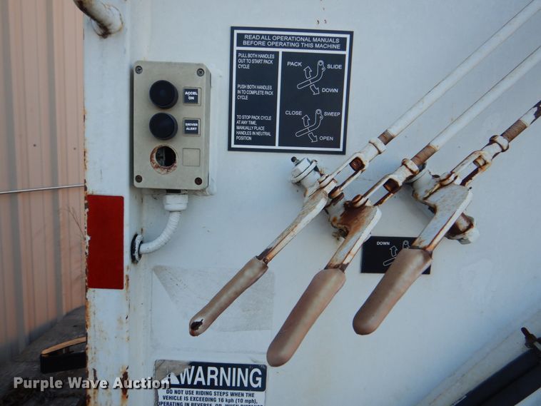 image for item IY9420 2005 Freightliner M2 Business Class  refuse truck