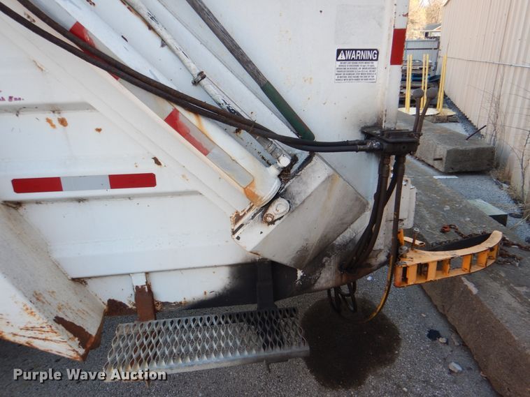 image for item IY9420 2005 Freightliner M2 Business Class  refuse truck