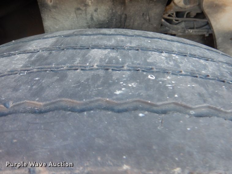 image for item IY9420 2005 Freightliner M2 Business Class  refuse truck