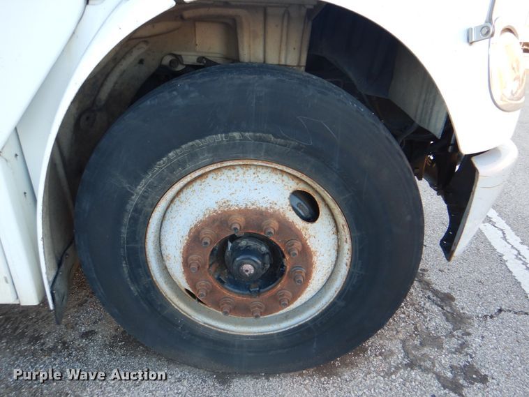 image for item IY9420 2005 Freightliner M2 Business Class  refuse truck