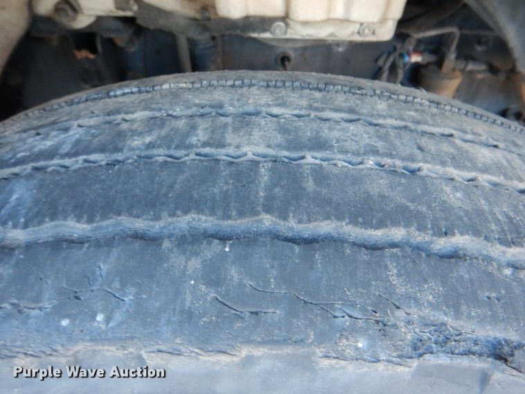 image for item IY9420 2005 Freightliner M2 Business Class  refuse truck