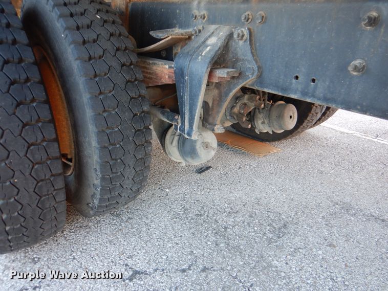 image for item IY9420 2005 Freightliner M2 Business Class  refuse truck