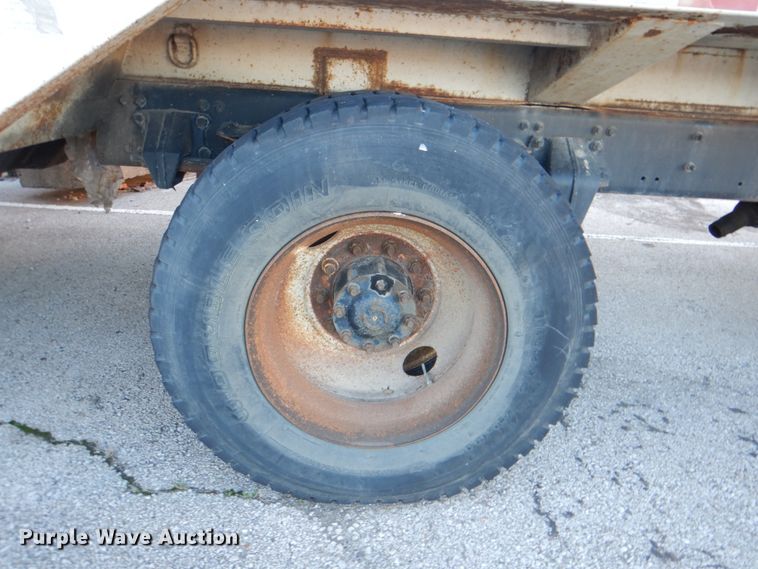 image for item IY9420 2005 Freightliner M2 Business Class  refuse truck