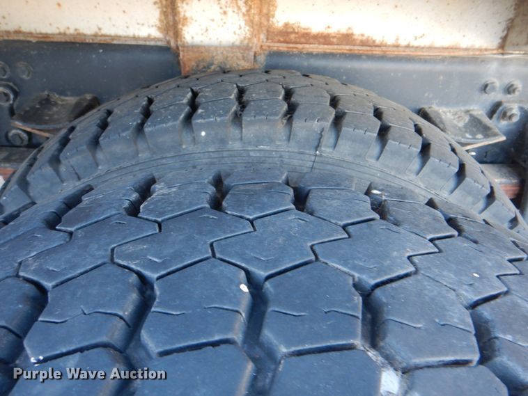 image for item IY9420 2005 Freightliner M2 Business Class  refuse truck